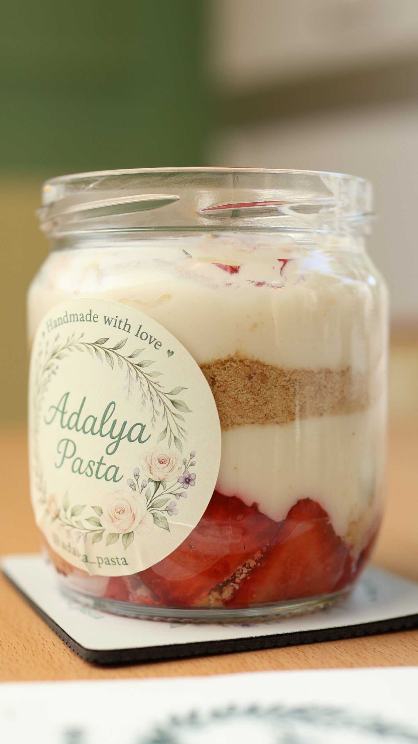 Kavanozda Çilekli Magnolia